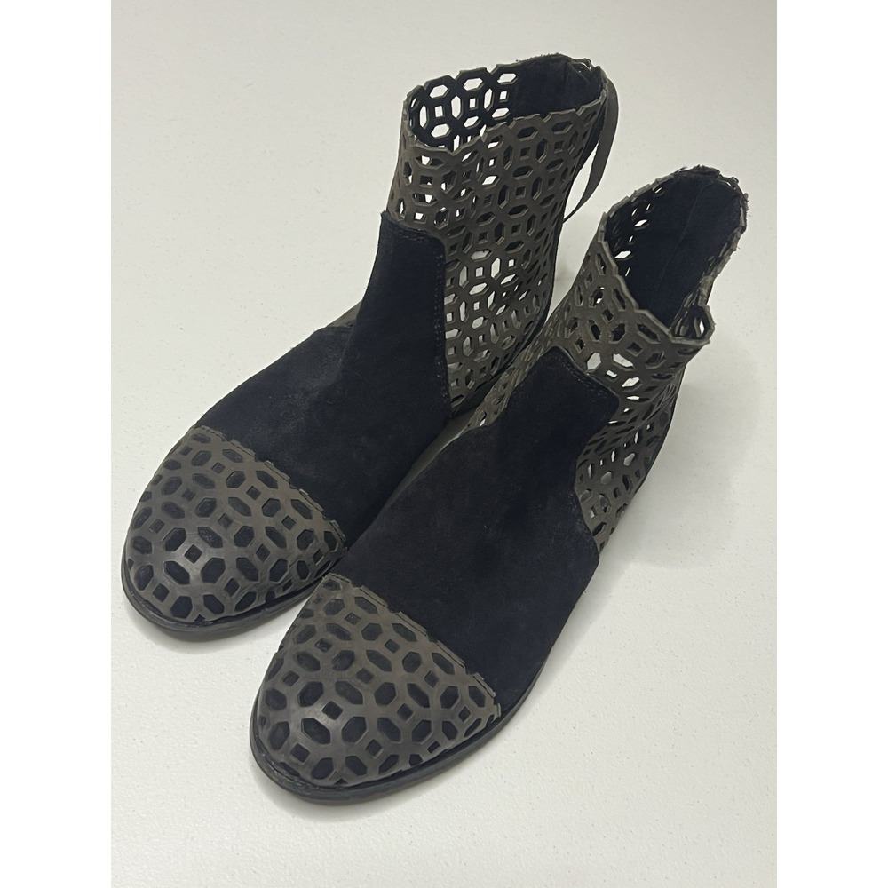 Rebels Vale Short Bootie In Perforated Leather Over Black Suede Size 8 M Boho